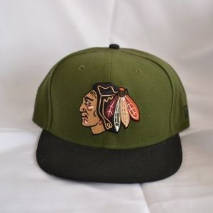 Nearly new New Era Fitted Blackhawks hat sz 7 3/8